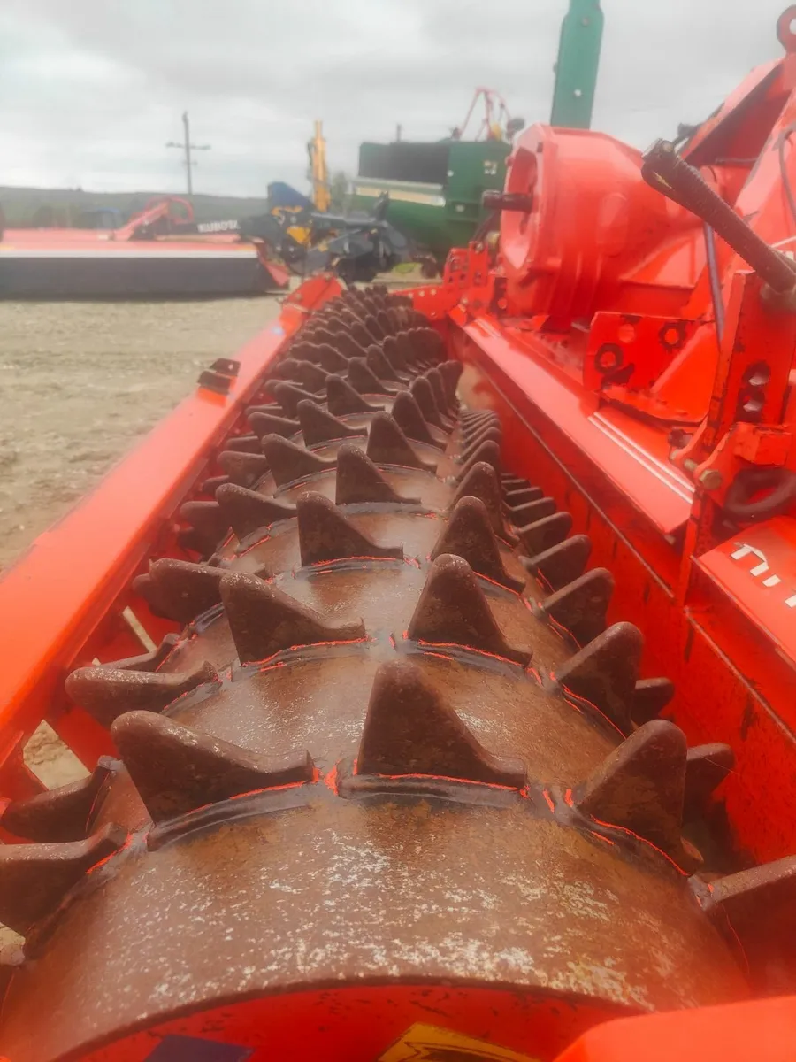 Kuhn 3003 power harrow - Image 3