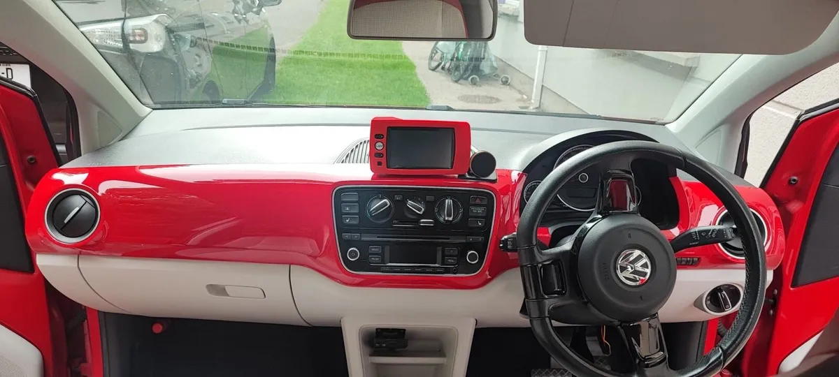 Volkswagen UP - Image 4