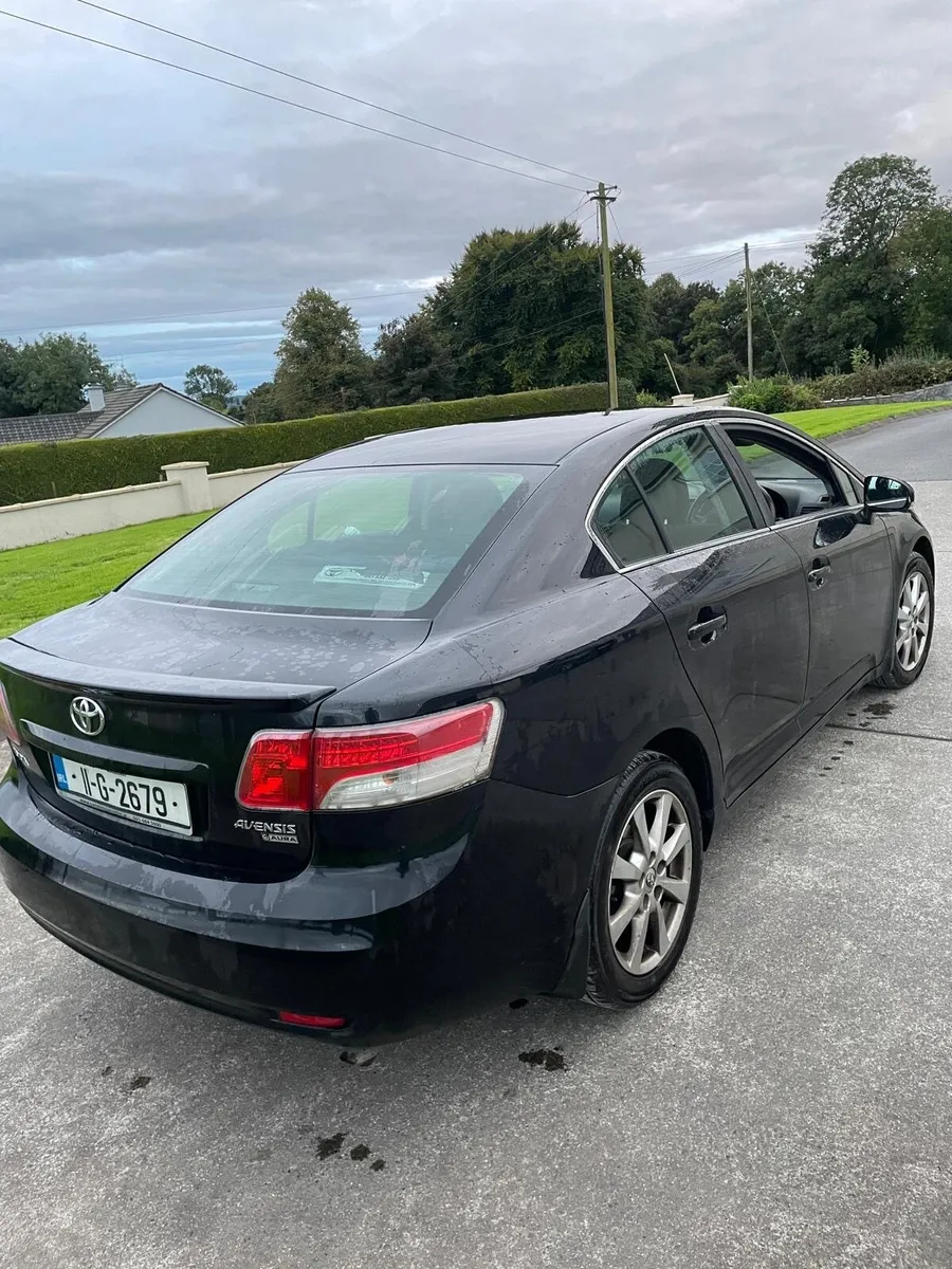 Toyota Avensis 2011 - Image 2