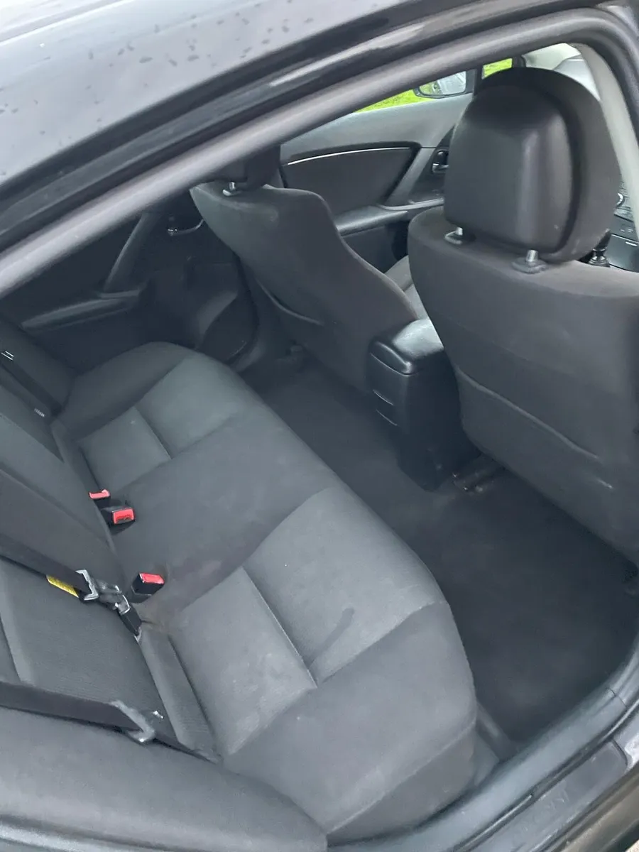 Toyota Avensis 2011 - Image 3
