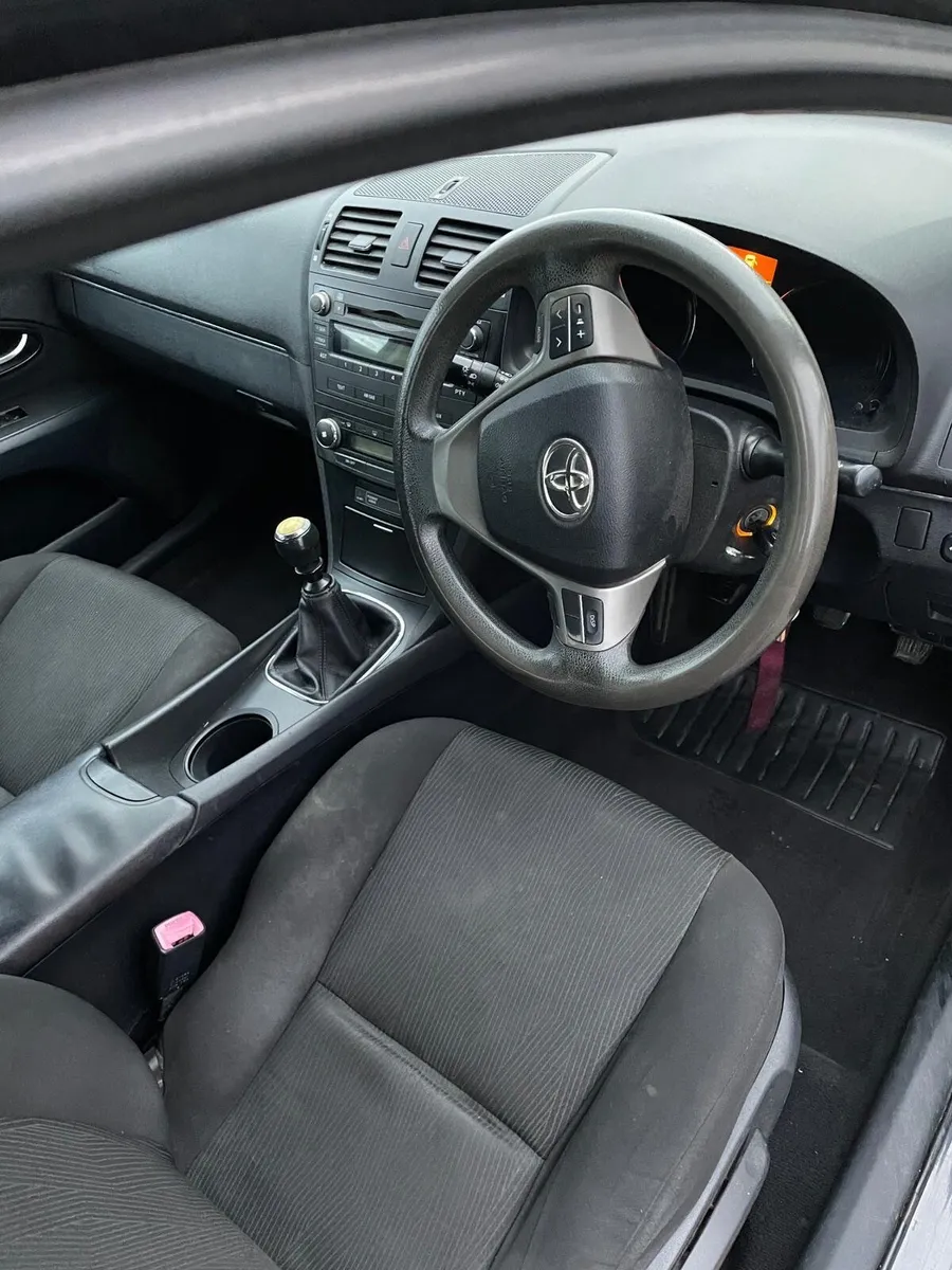 Toyota Avensis 2011 - Image 4