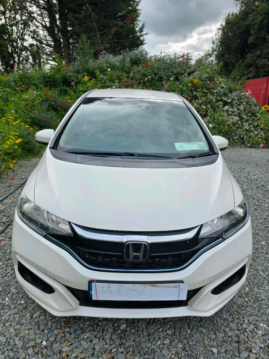 HONDA FIT HYBRID 2018 LIGHT DAMAGE DRIVE HOME - Image 2