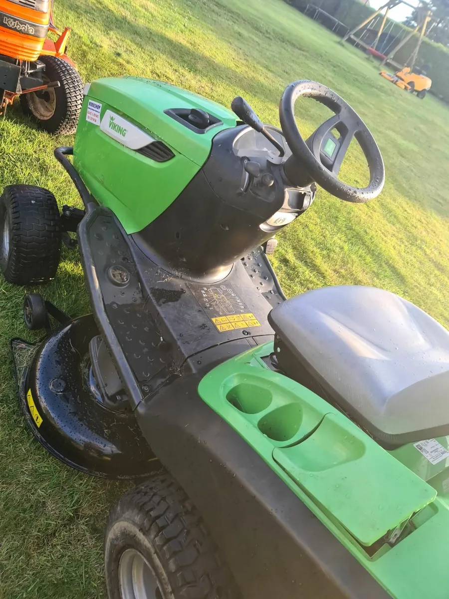 Ride on lawnmower - Image 1