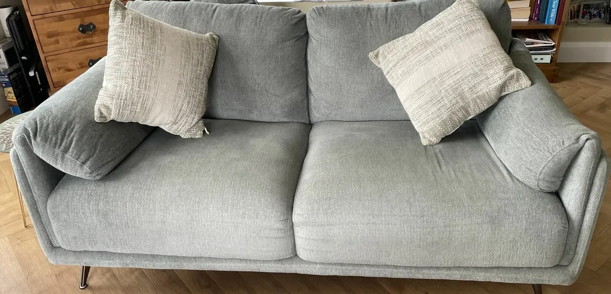 Beautiful 3 & 2 Seater Sofas - Image 1