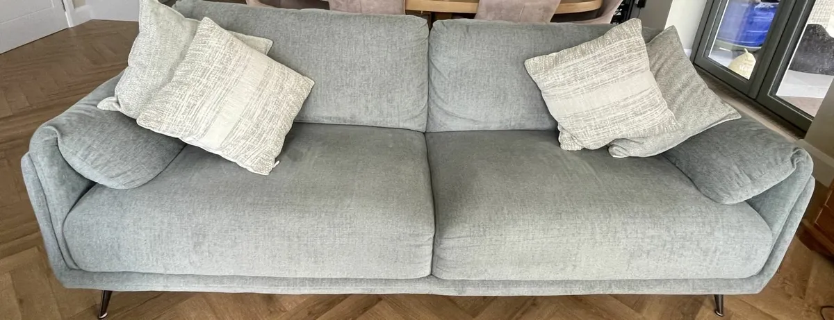 Beautiful 3 & 2 Seater Sofas - Image 2