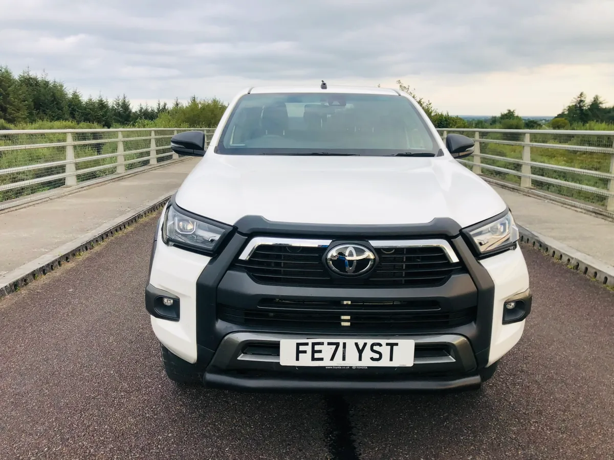 2021 Toyota Hilux Invincible x - Image 3