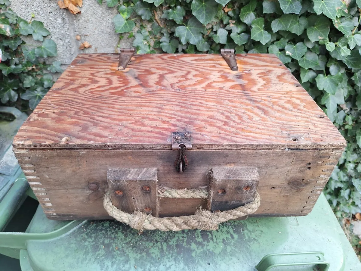 Vintage Ammunition crate - Image 1