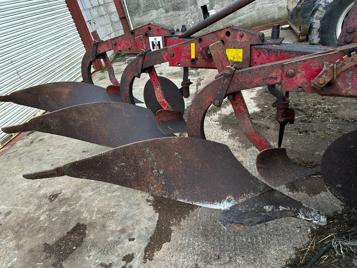 International 3 fur 300 plough ( very original) - Image 3