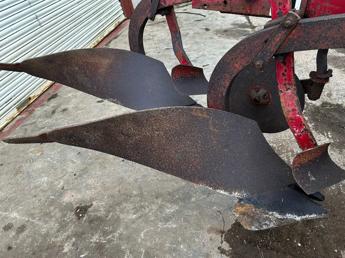 International 3 fur 300 plough ( very original) - Image 4