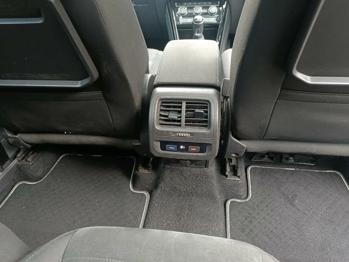 LOW MILEAGE VW TOURAN  €17950 NEW NCT - Image 4