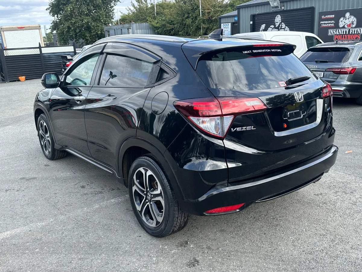2014 Honda Vezel Automatic Hybrid Full Option - Image 3