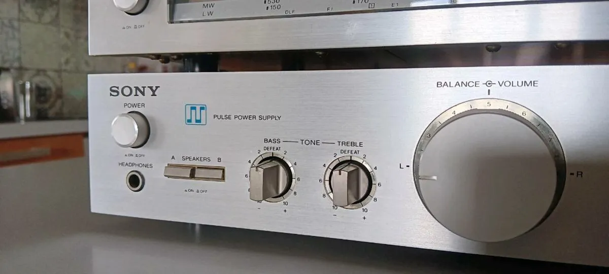 Sony amplifier and tuner - Image 3