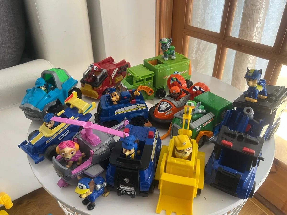 Paw patrol cars & figures - Image 1