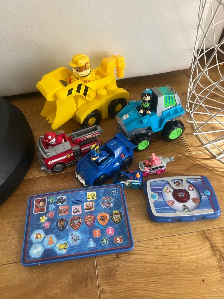Paw patrol cars & figures - Image 2