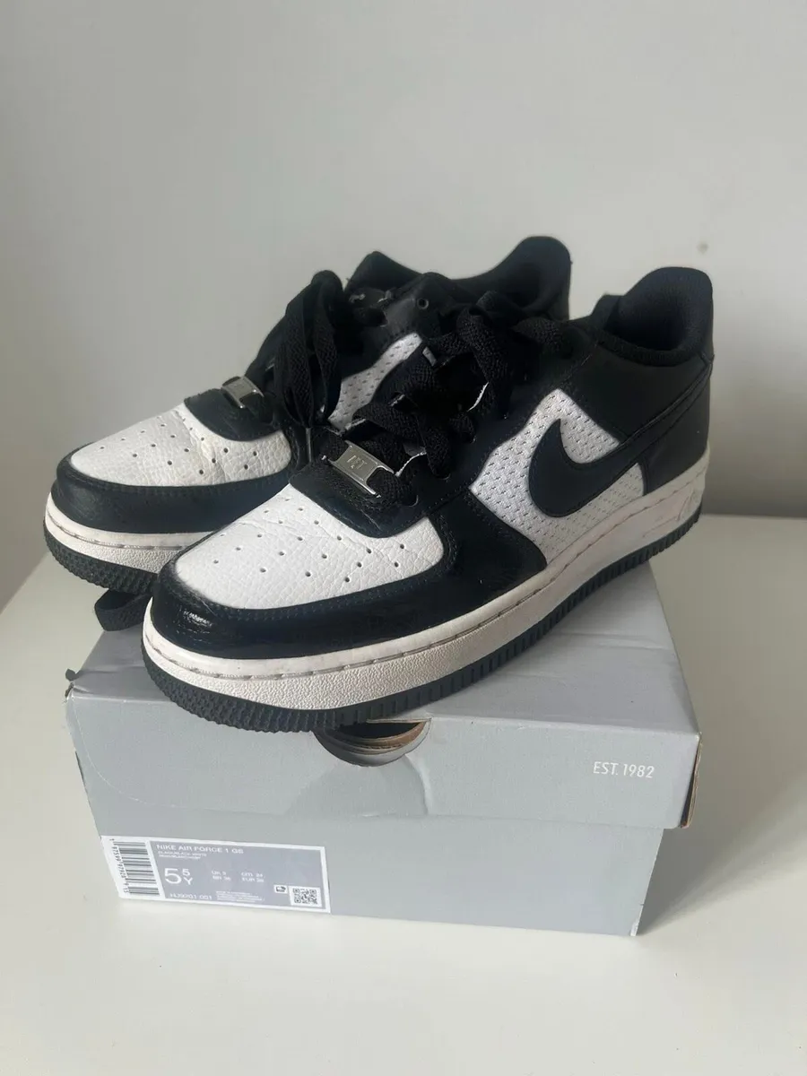 Nike air force size 5 UK boys - Image 2