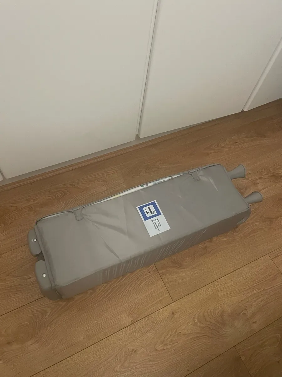 Travel cot plus 2 travel mattresses - Image 2