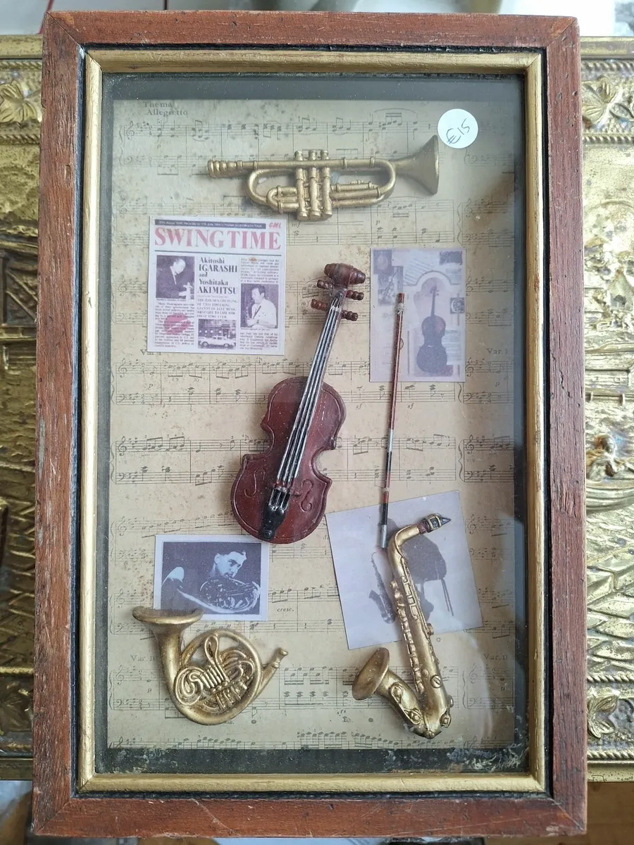 Vintage music themed key cabinet - Image 1