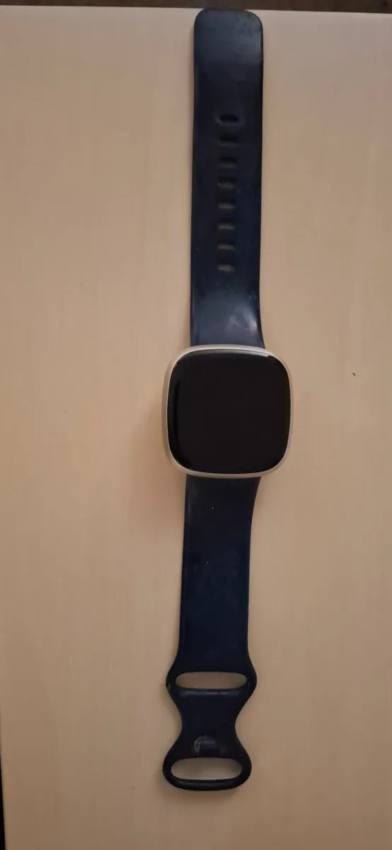 Fitbit Versa 3 - Image 2