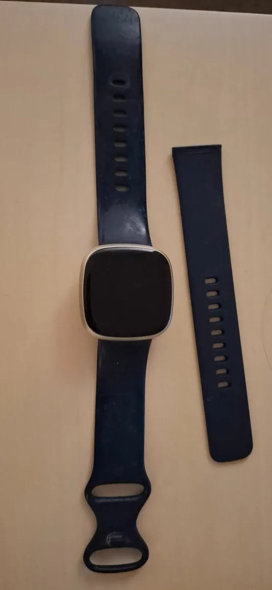 Fitbit Versa 3 - Image 1