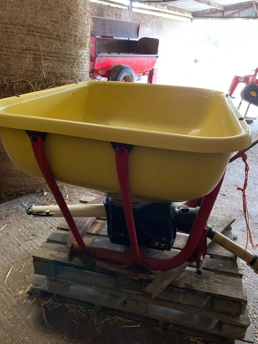 Fertiliser Spreader - Image 4