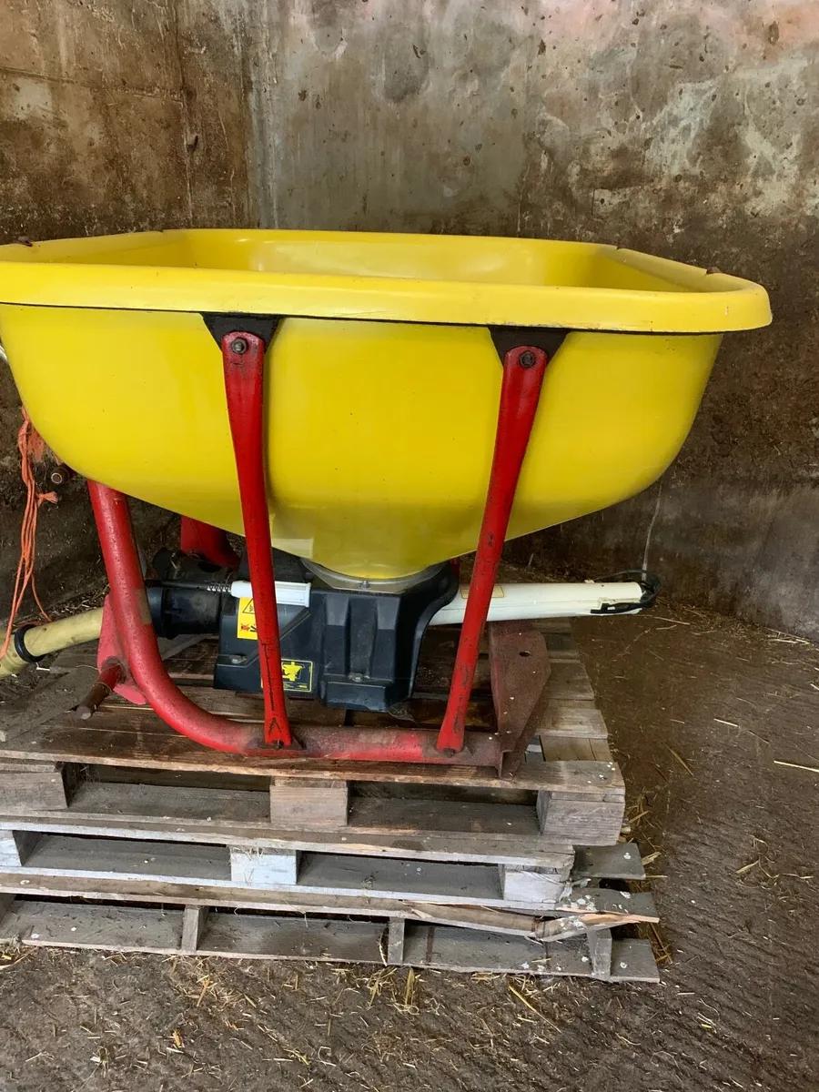 Fertiliser Spreader - Image 3