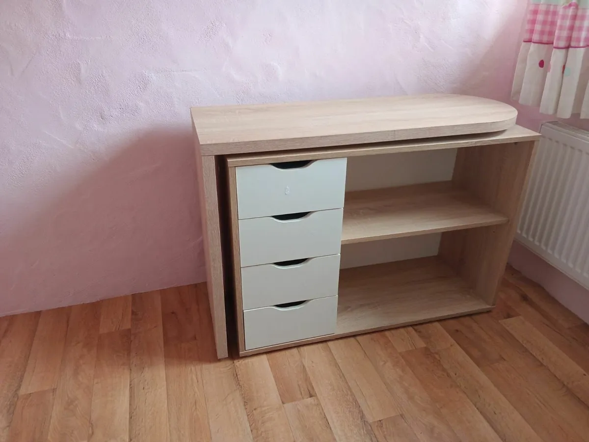 Swivel desk... as new - Image 1