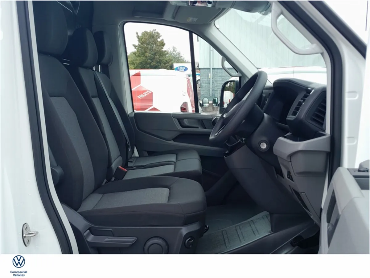 Volkswagen Crafter 30 TRENDLINE MWB 140HP M6F - Image 3