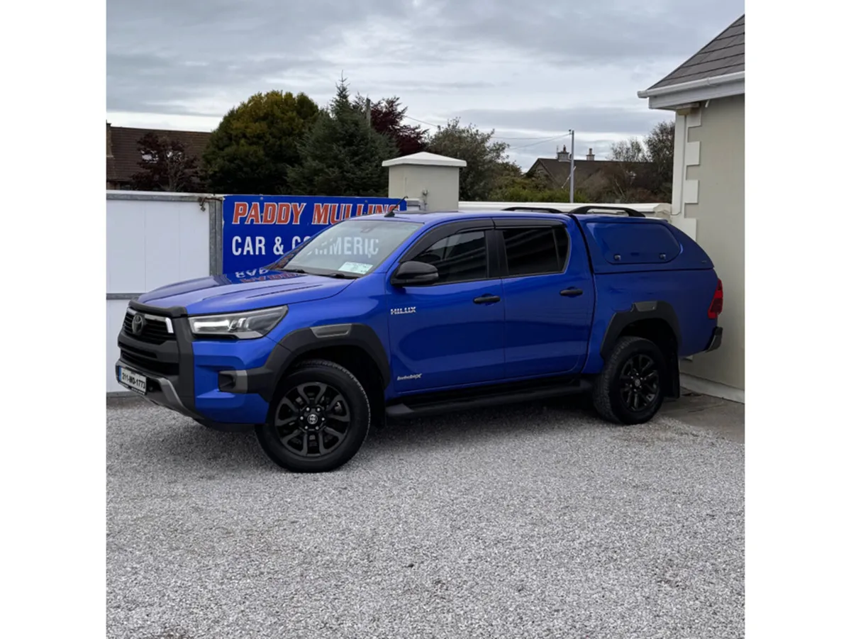 Toyota Hilux 2.8D4D INVINC X 201BHP D/C - Image 3