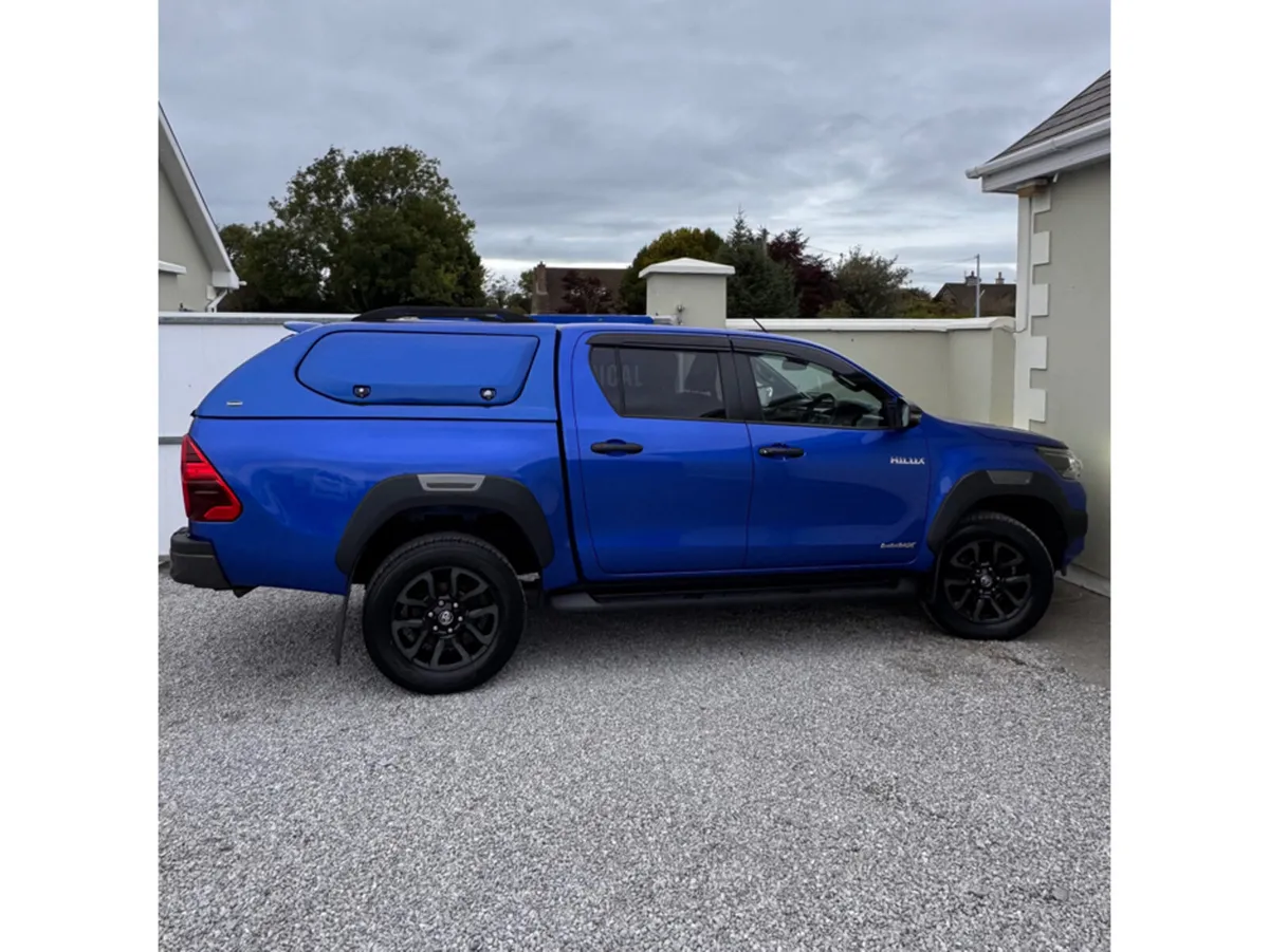 Toyota Hilux 2.8D4D INVINC X 201BHP D/C - Image 4