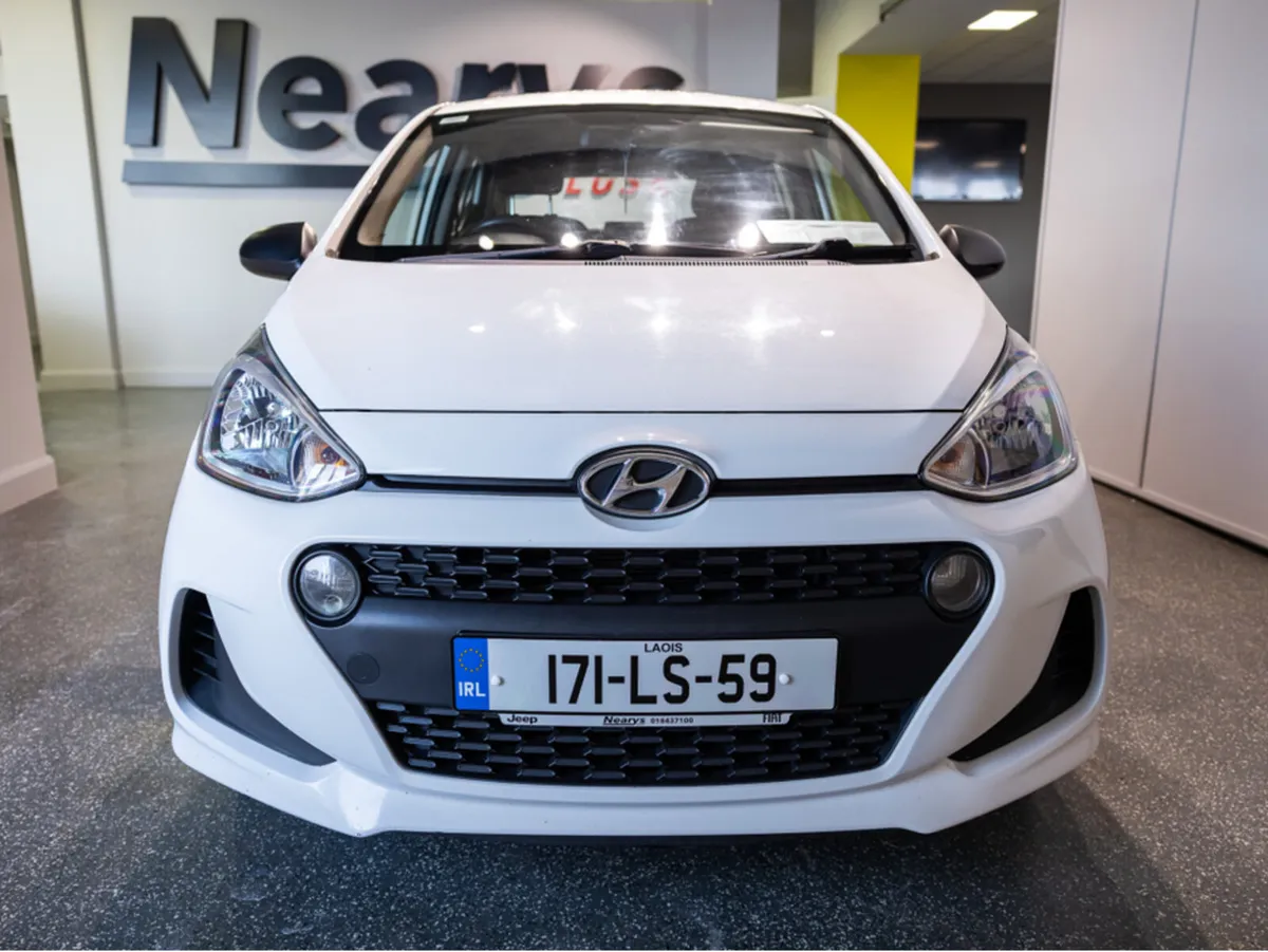 Hyundai i10 CLASSIC 4DR - Image 2