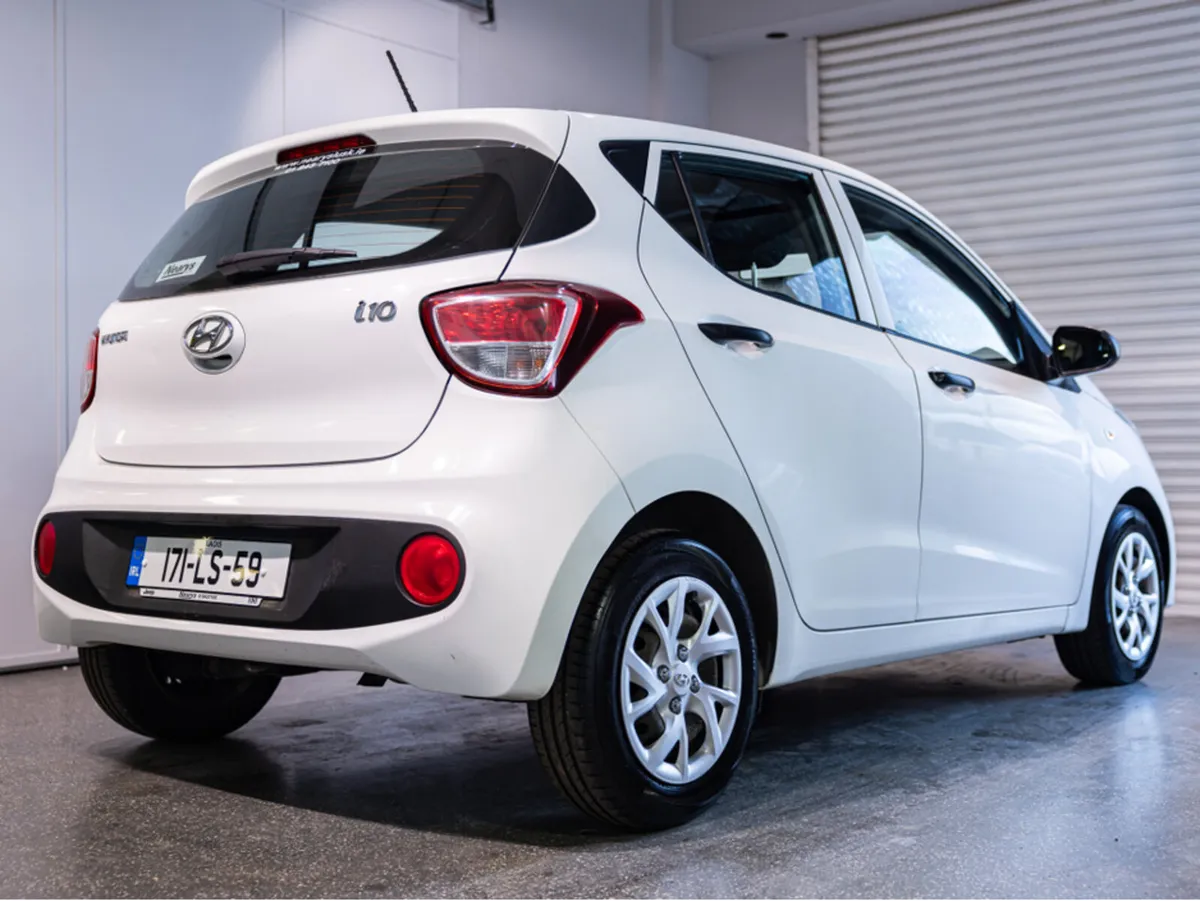 Hyundai i10 CLASSIC 4DR - Image 4