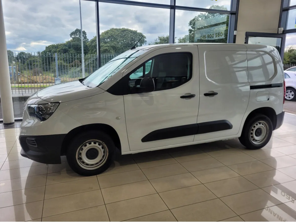 Opel Combo KOMF L1H1-1.5 100PS D 3DR - Image 1