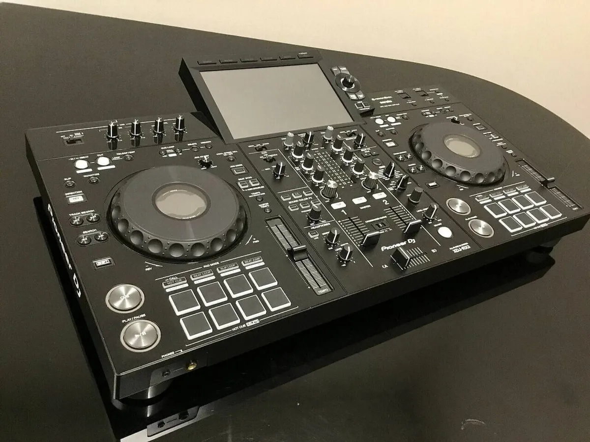 pioneer xdj rx 3 like new dj controller RRP 2000 - Image 4