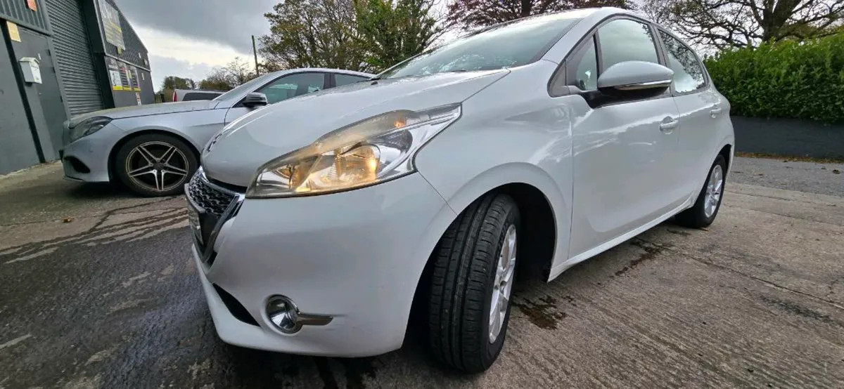 Peugeot 208 1.0 VTi - Image 1