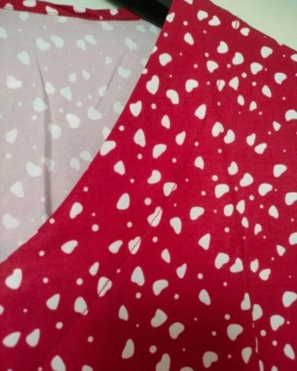 Ladies Red dress with love hearts.new never worn - Image 4