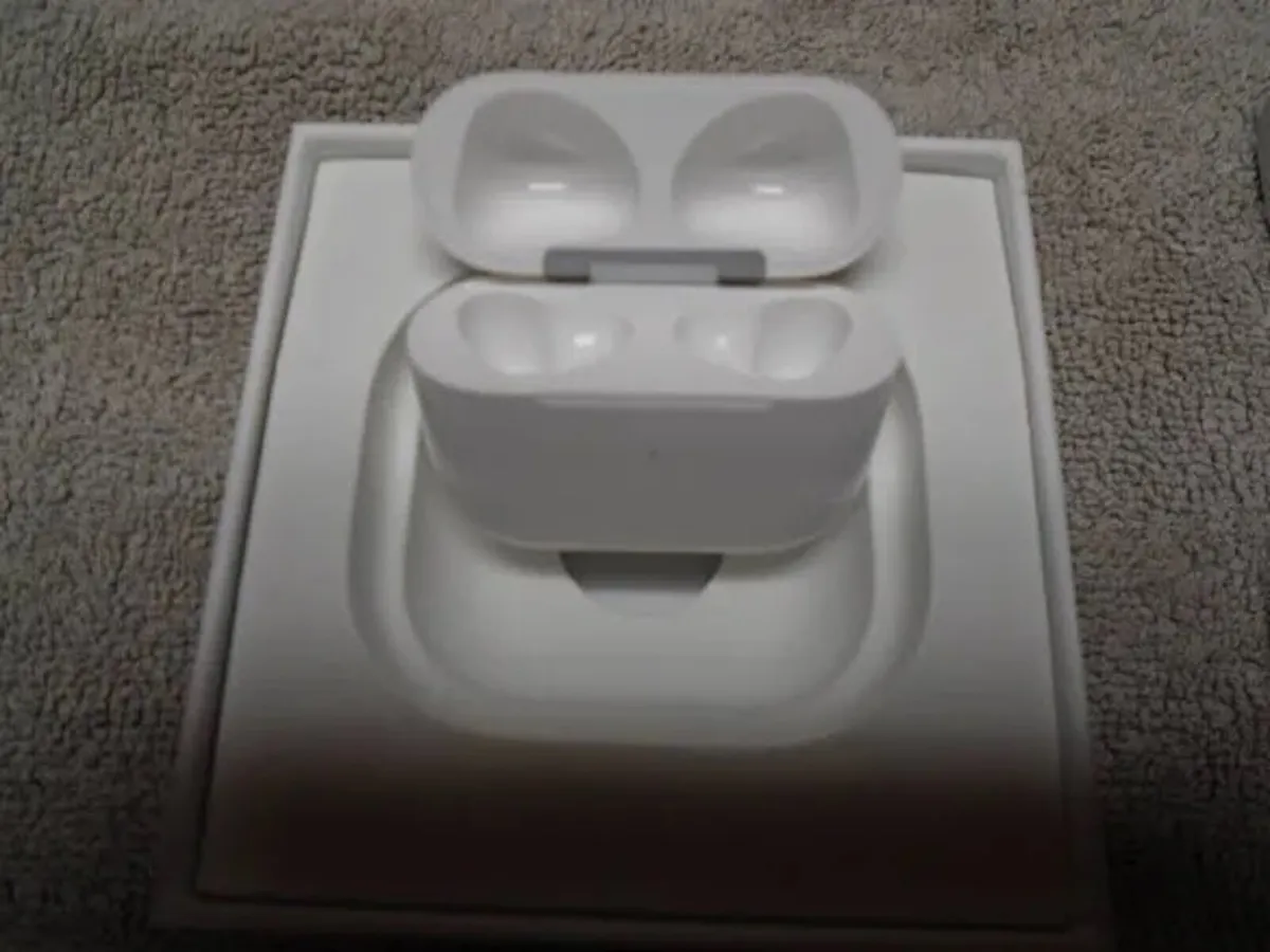 Airpods - Image 3