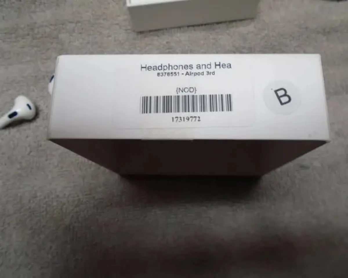 Airpods - Image 4