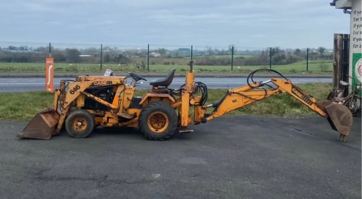 Case 646 digger mini digger - Image 1