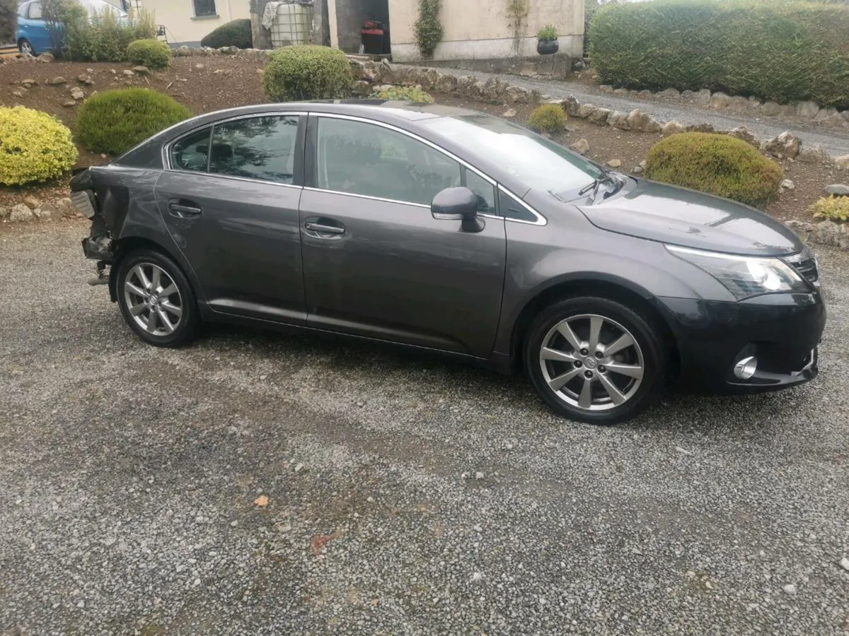 13 Toyota Avensis 2.0 D4D - Image 2
