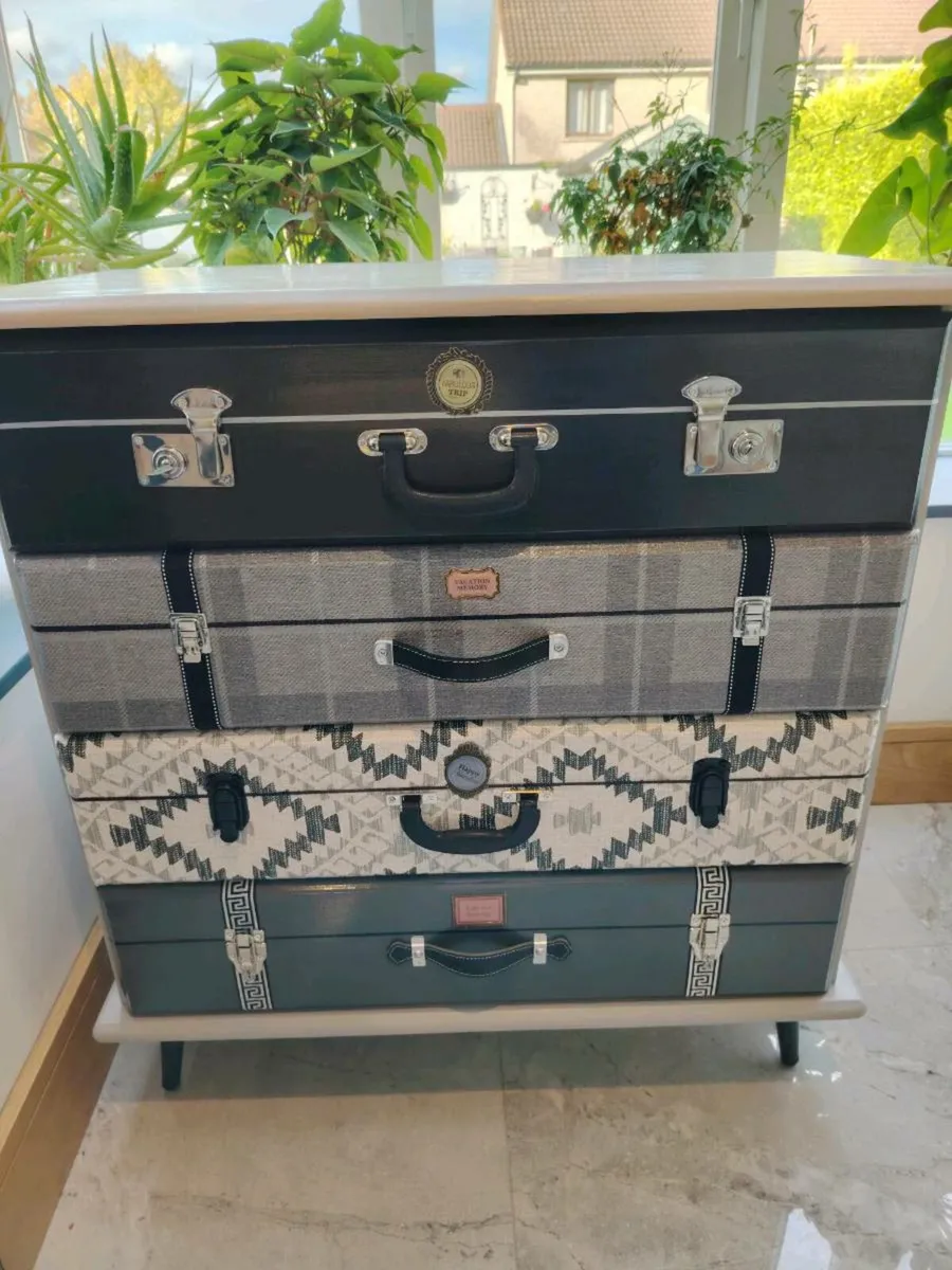Chest of drawers - Image 1
