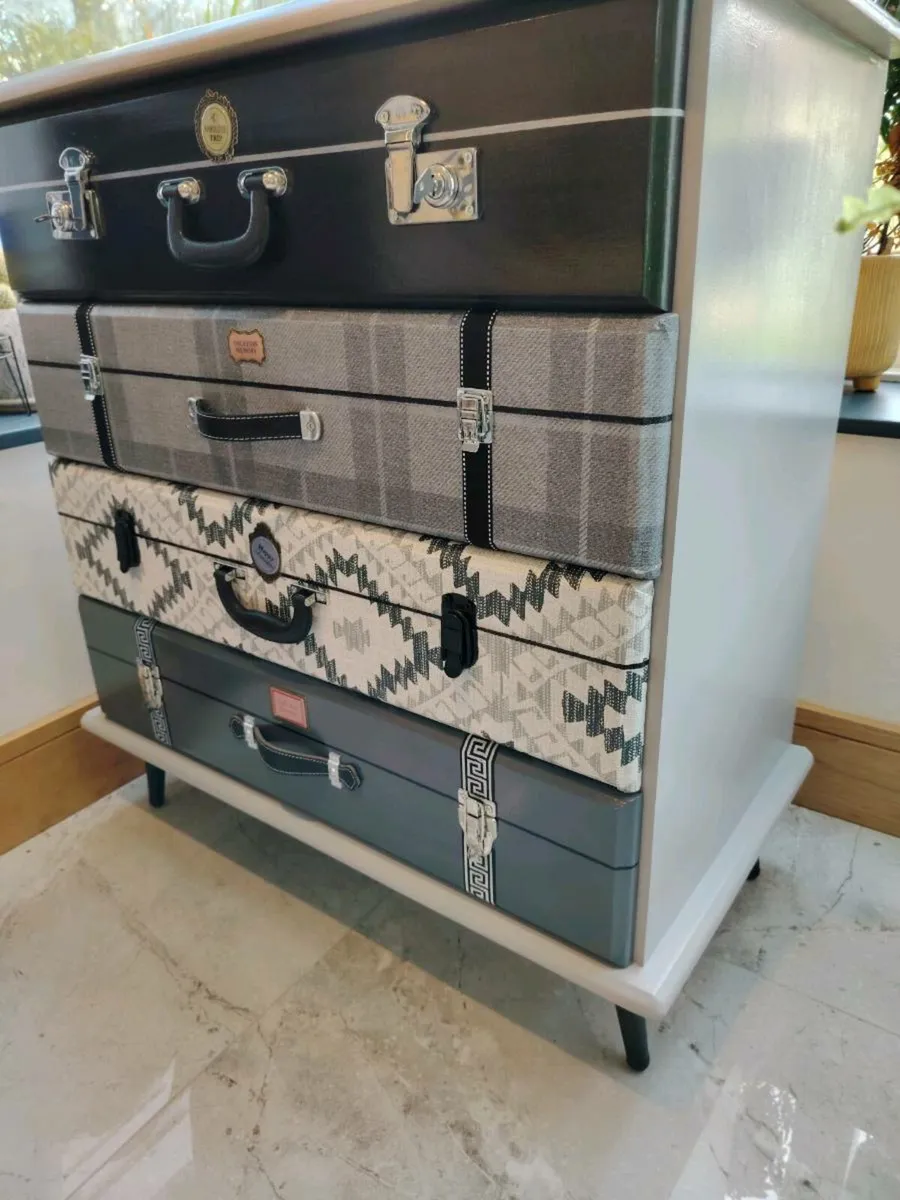 Chest of drawers - Image 2