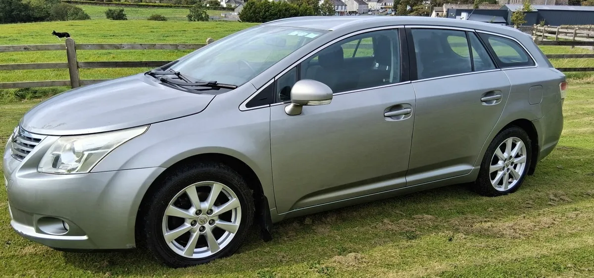 Toyota Avensis 2012 - Image 2