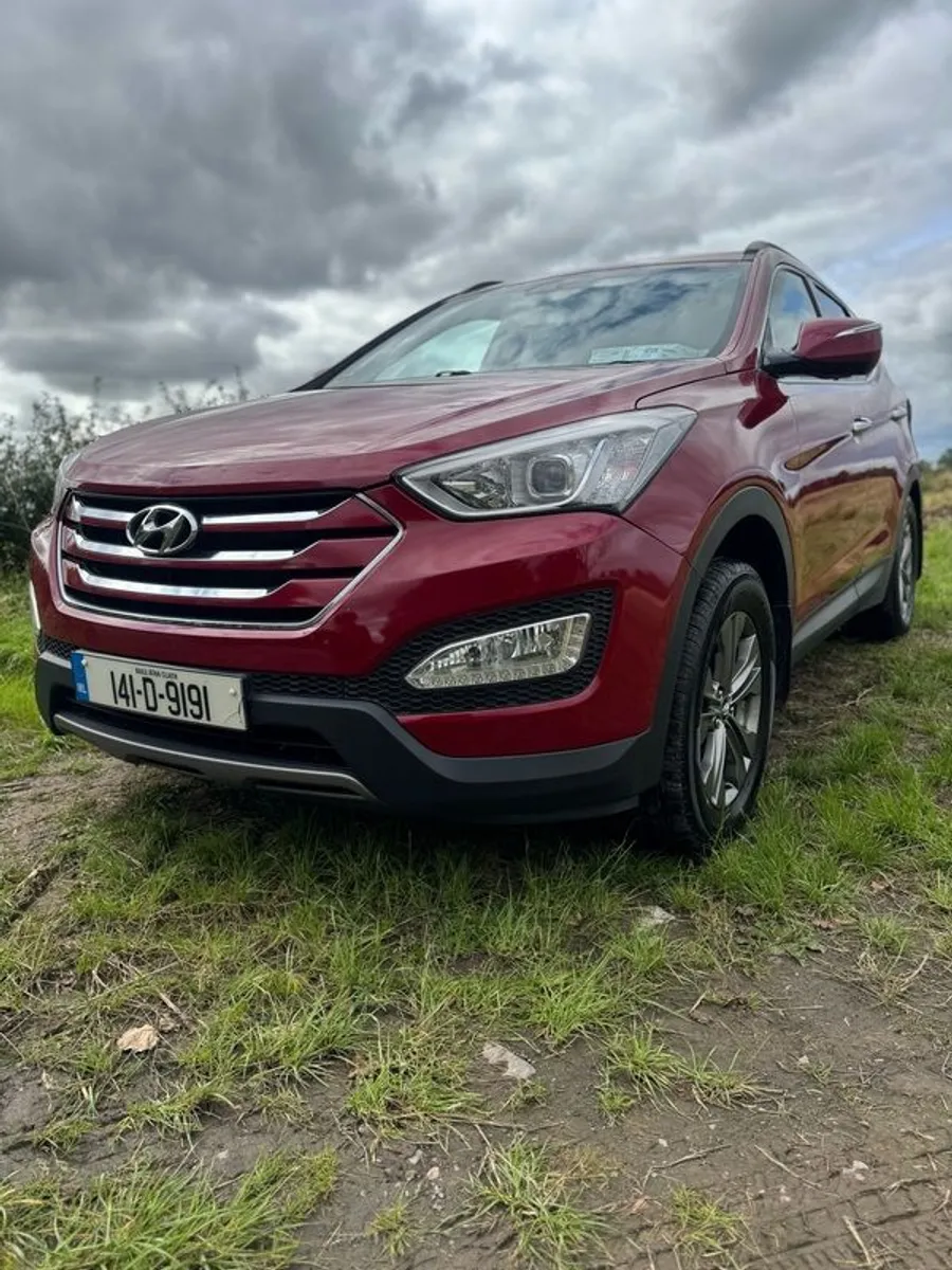 Spotless 2014 Hyundai Santa Fe 4 wheel drive Special Edition with NCT - Image 2