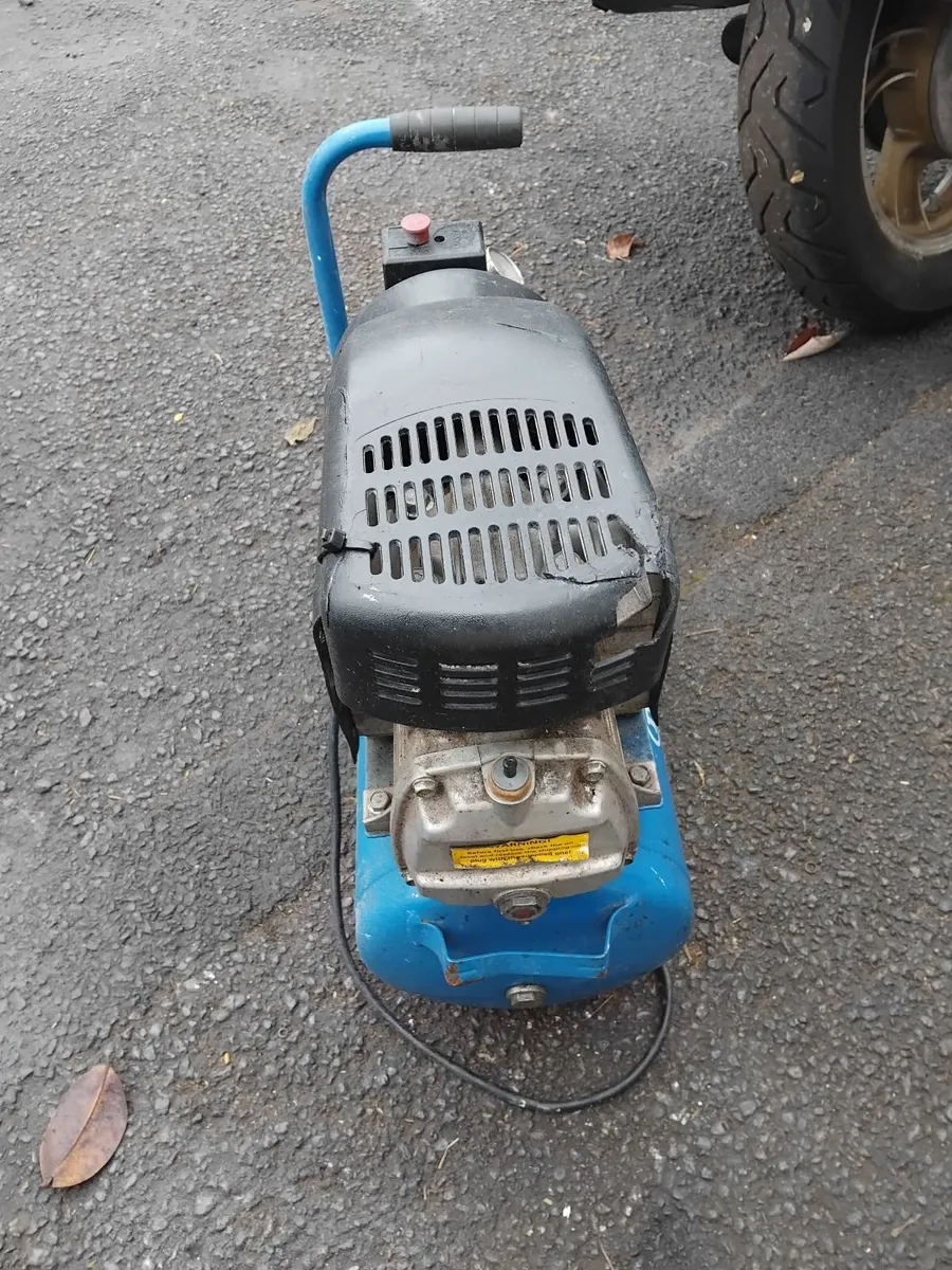 Air compressor 24 litres working perfect - Image 3