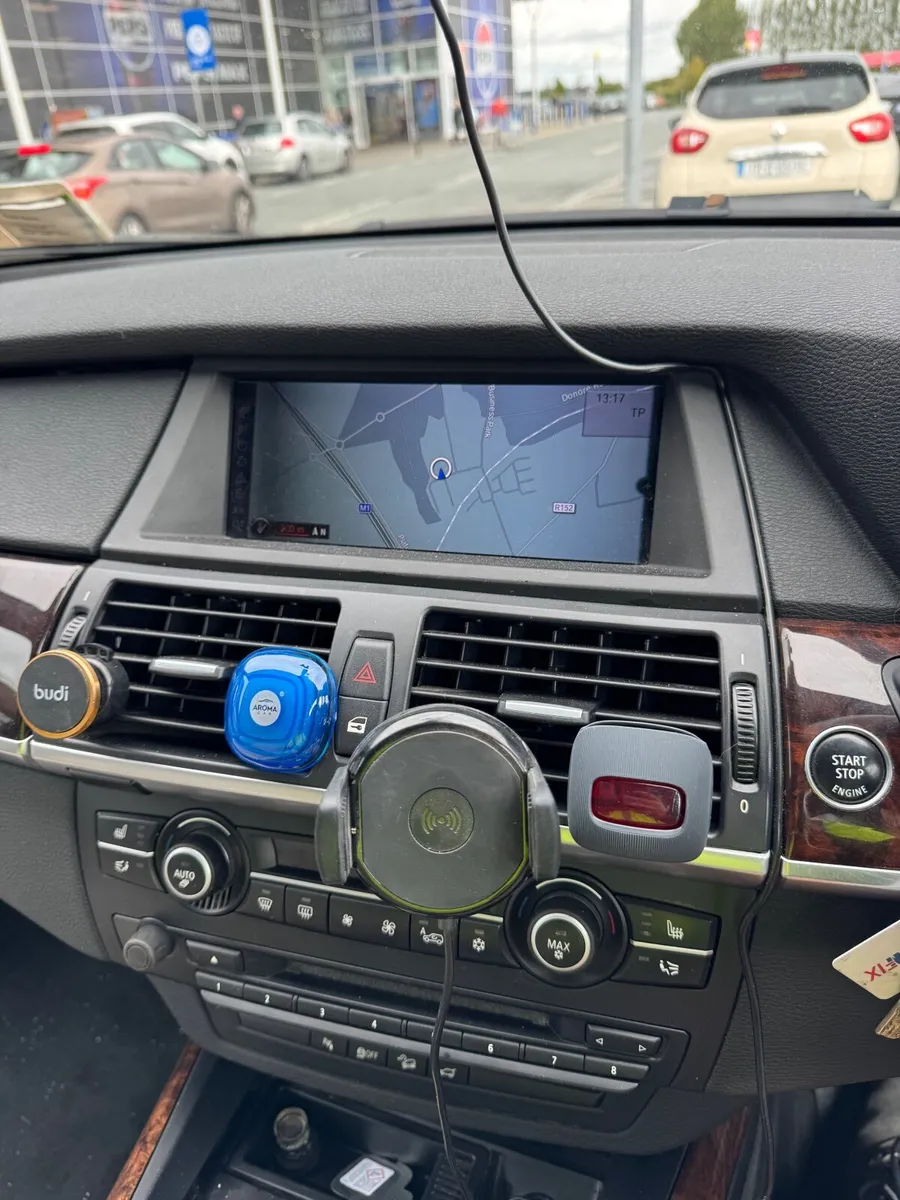 BMW X5 2011 crew cab - Image 4