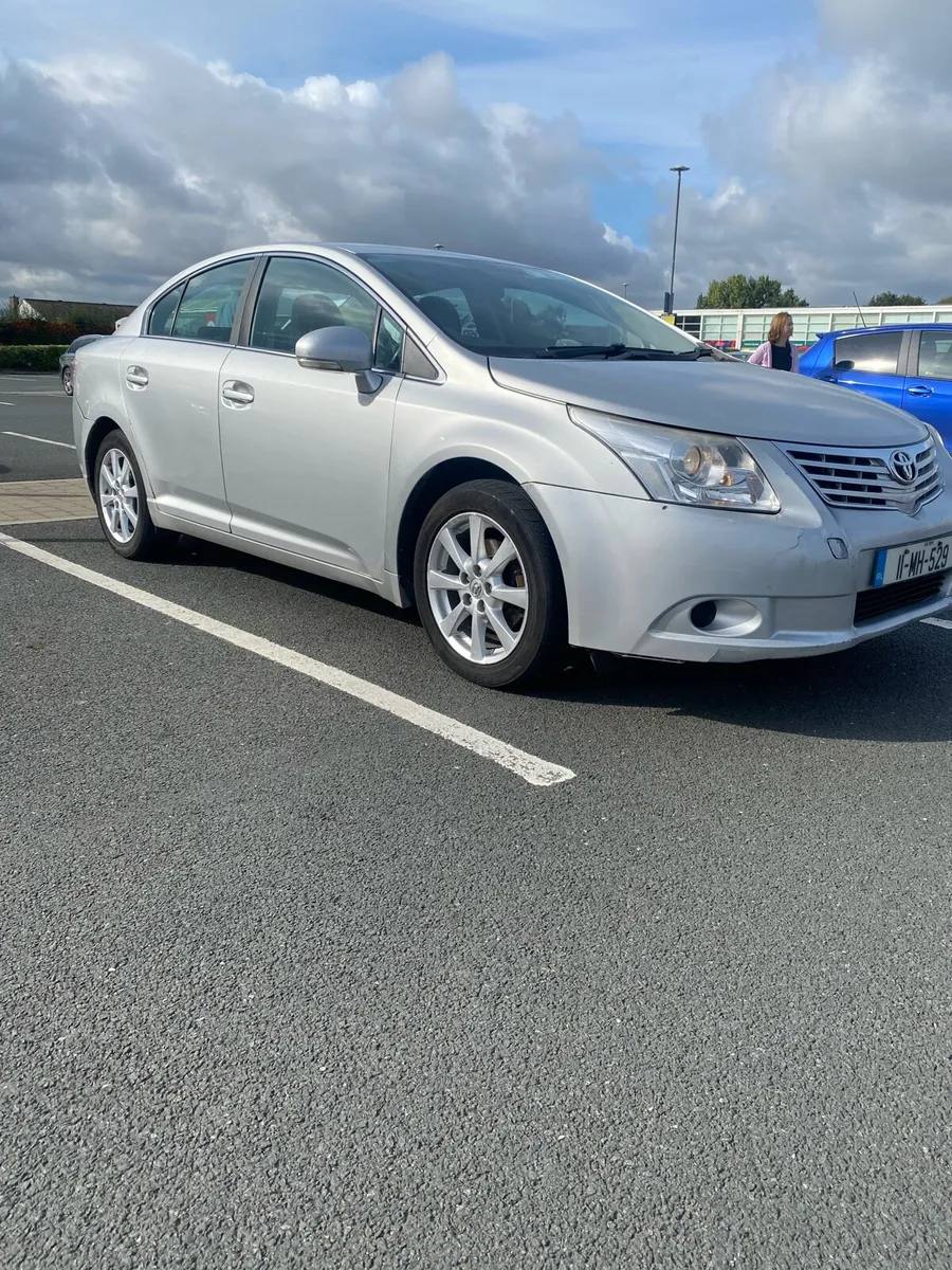 Toyota Avensis 2011 - Image 1