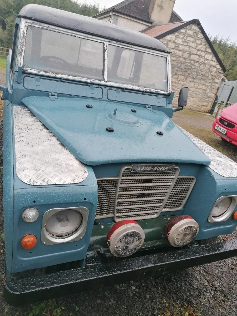 Land Rover - Image 1