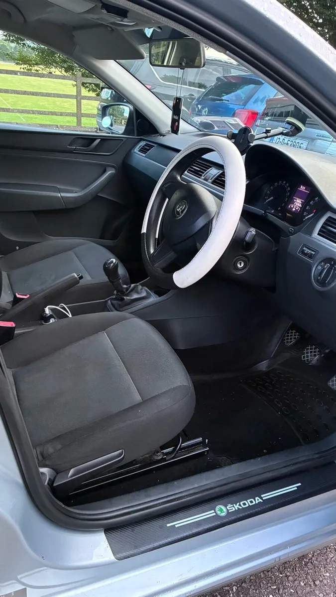 Skoda Rapid 2014 Diesel 1.6 - Image 3