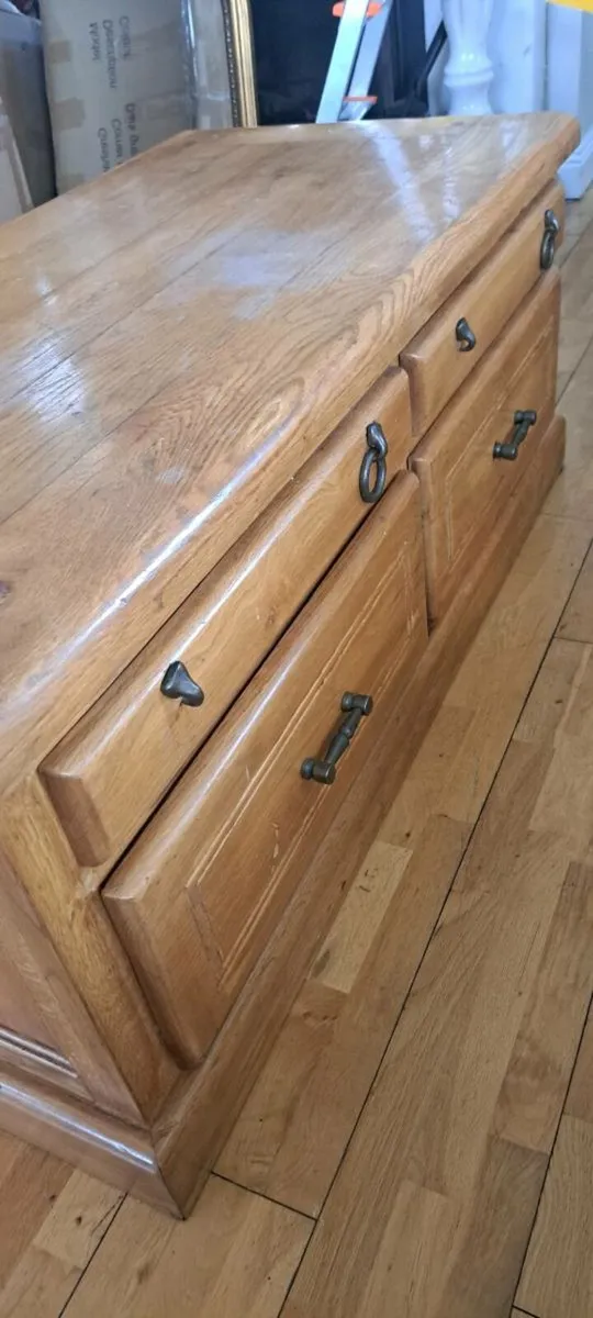 Table and console - Image 1