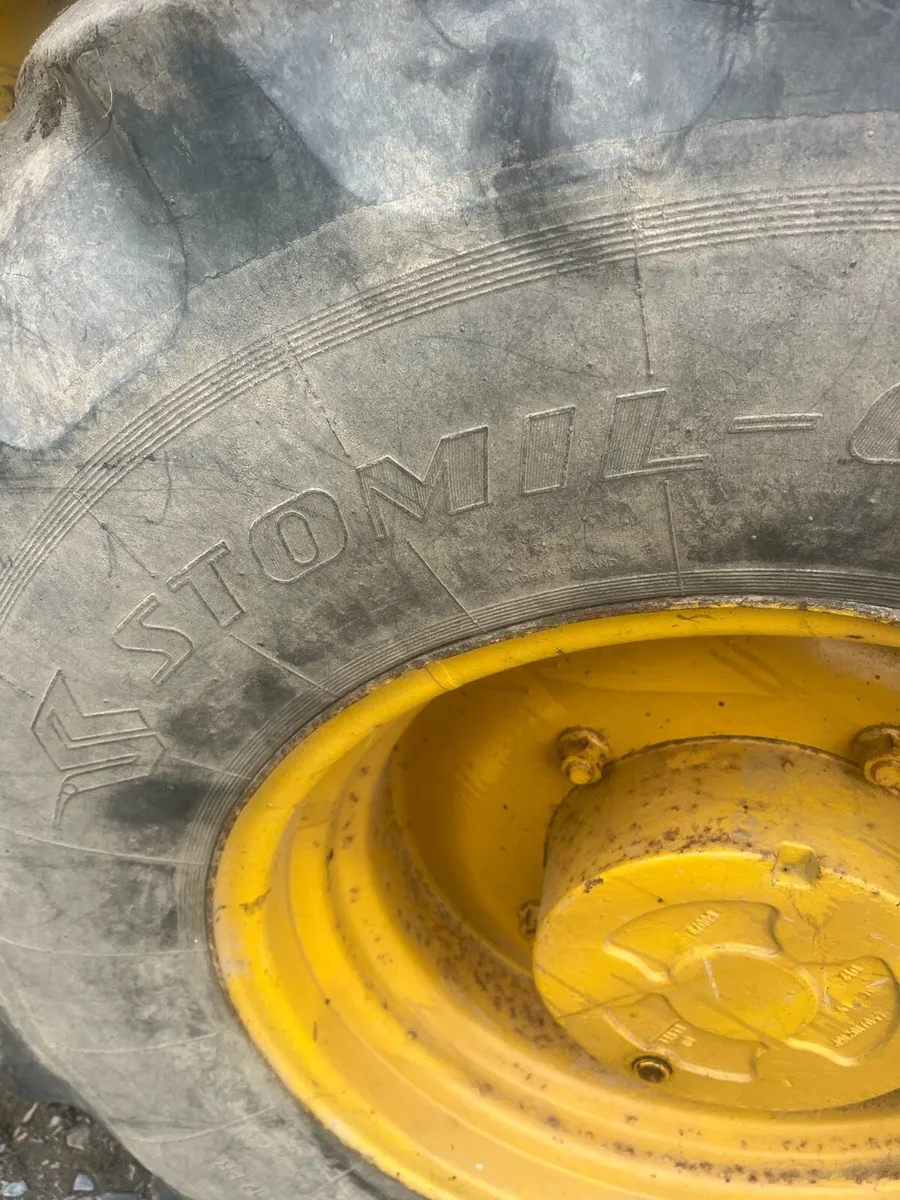 18.4-26  tire - Image 1